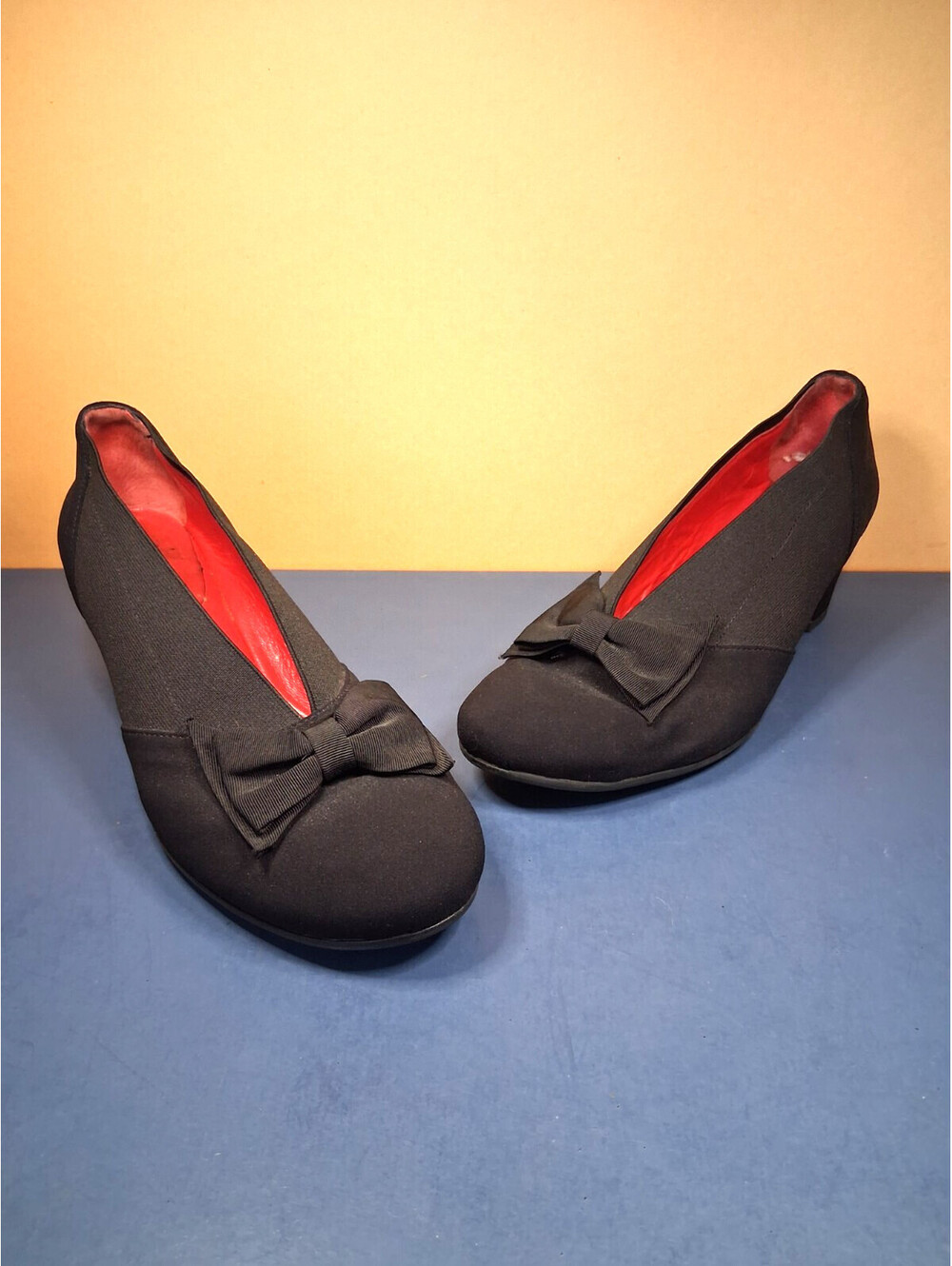 Amalfi by Rangoni Black Fabric Bow Pumps Low Block Heel Made in Italy Size 8.5M